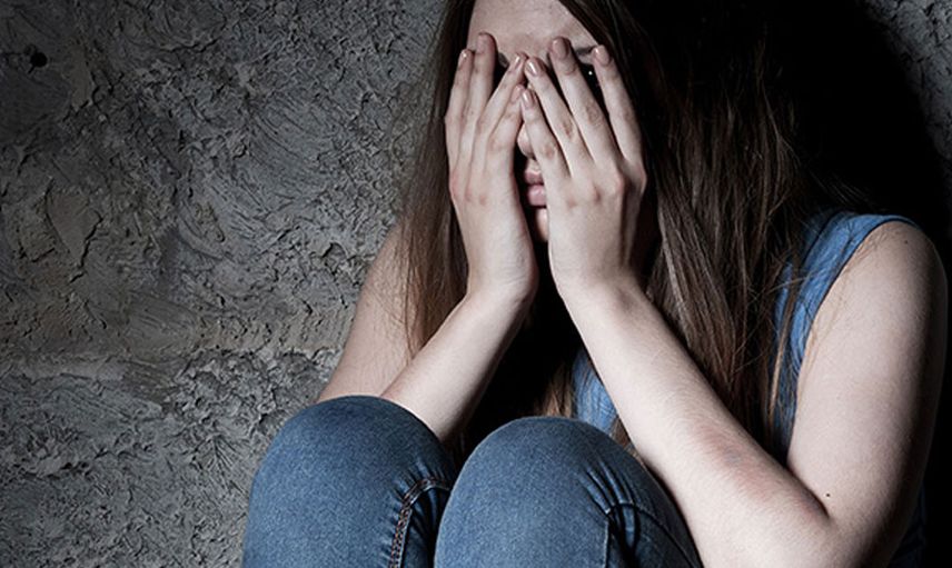 Korku dolu anlar! Genç kıza saldırı girişimi kameralara yansıdı