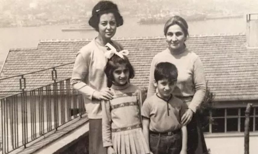 Gözyaşlarına boğuldu