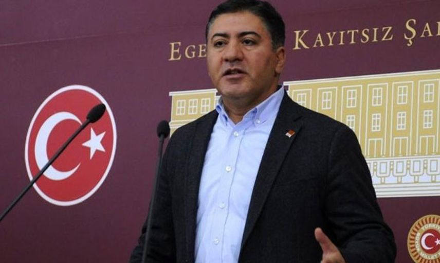 Çin Aşılarını Fotoğraflayan TRT Muhabirinden İlaç Firması Detayına Vurgu!