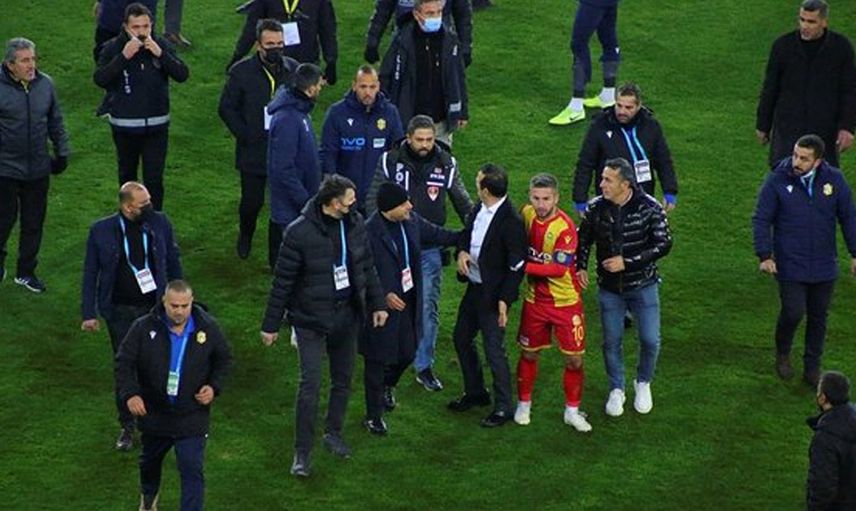 Yeni Malatyaspor - Kayserispor Maçından Sonra Adil Gevrek Hüseyin Göçek'e Saldırdı!