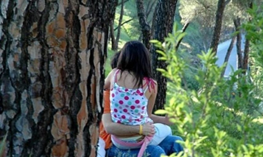 Parkta uygunsuz halde yakalanan çiftler