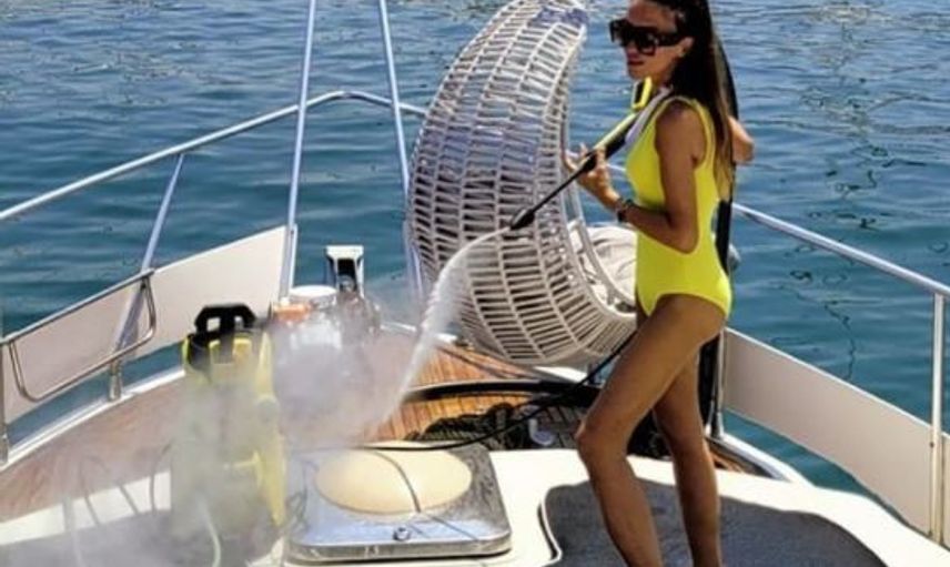 Seren Serengil İle Maria Maksymenko Denizin Ortasında Birbirine Girdi!