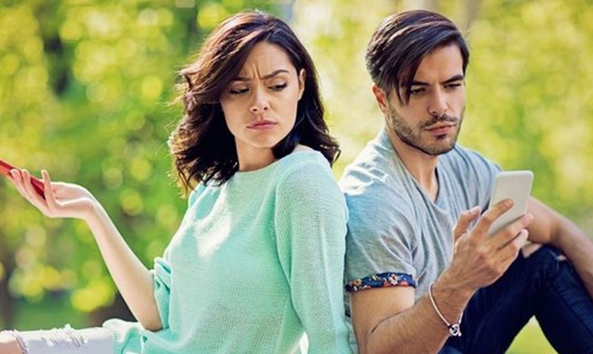 İlişkilere zarar veren telefon alışkanlıkları