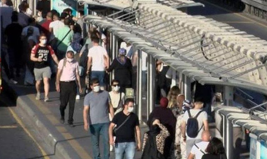 İstanbul'da Bir Metrobüste Uyardığı Kişi Gözünü Çıkarttı