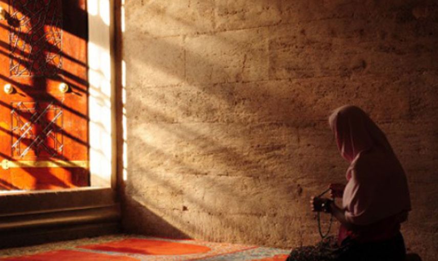 'Eşim namaz kılmıyor ne yapmalıyım' diye sordu. Hocanın adama verdiği cevap herkesi şoke etti