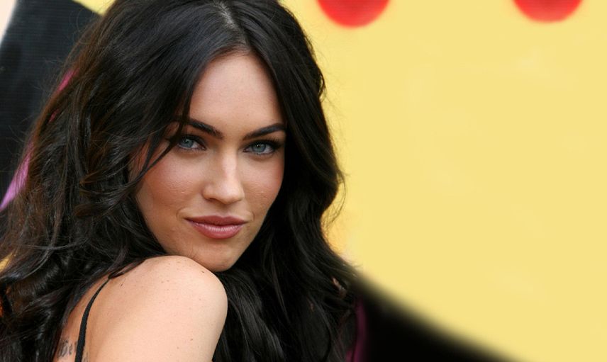 Megan Fox seksi iç çamaşırlarıyla ekran önüne çıktı