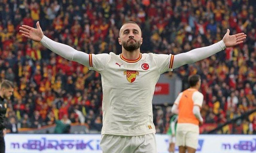 Galatasaray'dan Sürpriz Transfer Hamlesi: Milli Futbolcu Sarı Kırmızılı Takıma Çok Yakın!
