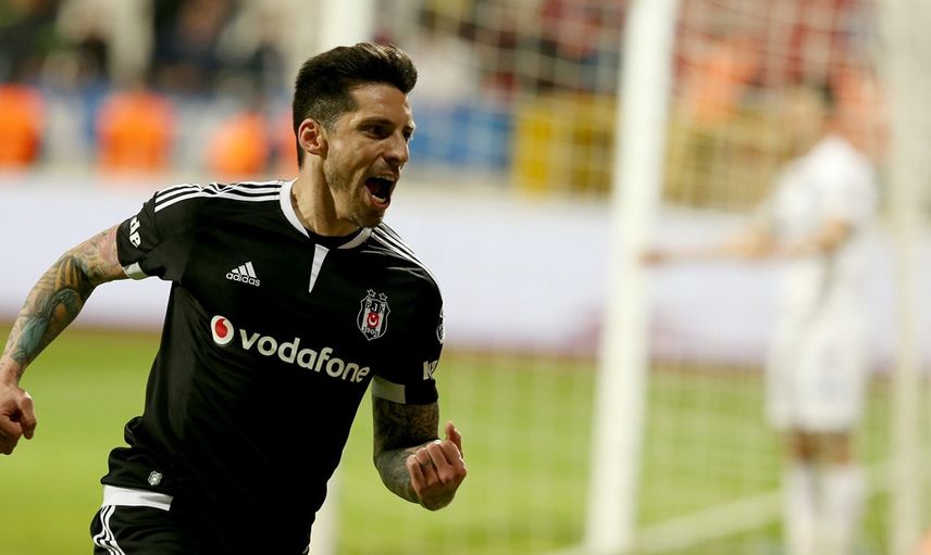 Fenerbahçe Jose Sosa İle Yollarını Ayırıyor!