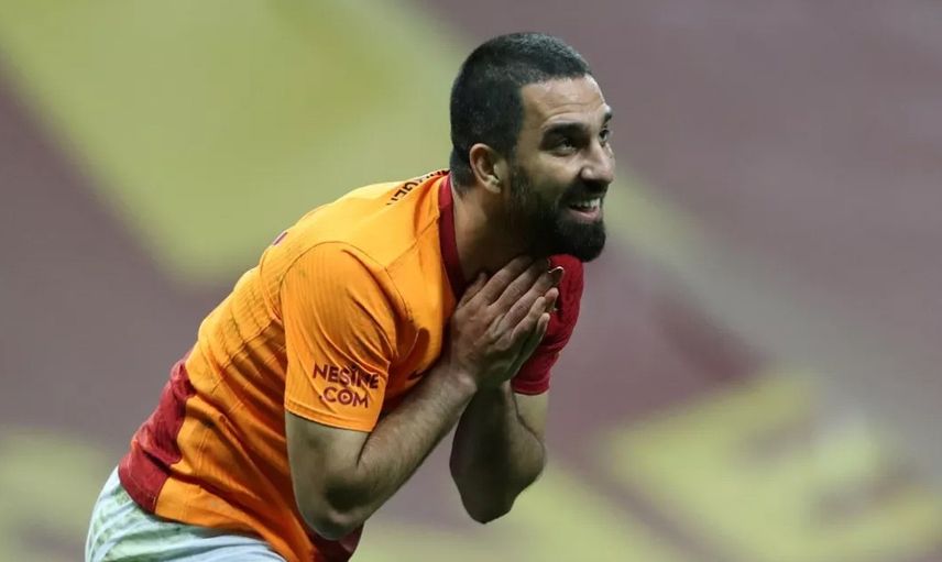 Galatasaray'da Kaptan Arda Turan Futbolu Bırakıyor!