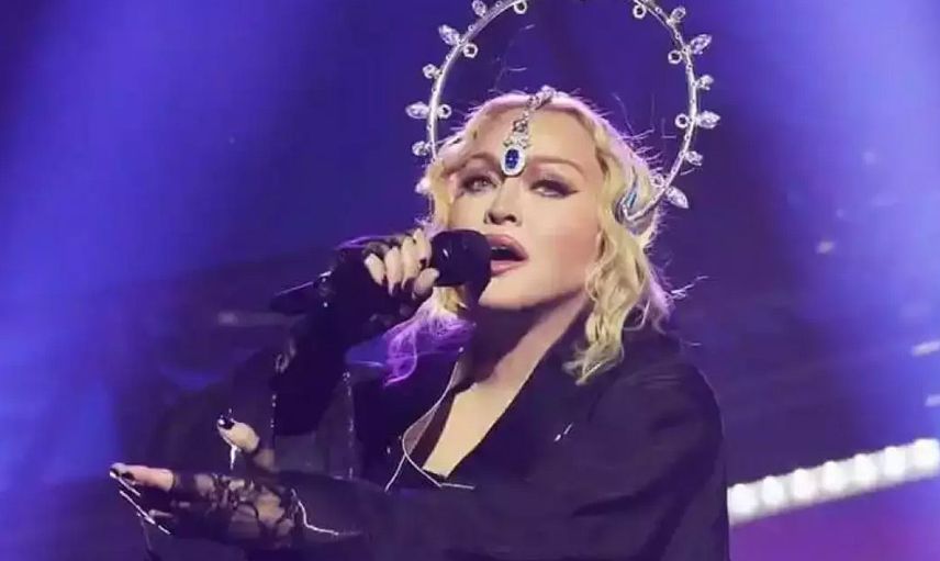 Dünyaca ünlü şarkıcı Madonna'ya tepkiler çığ gibi büyüyor: Tekerlekli sandalyedeki hayranını azarladı! ''Neden oturuyorsun? Ayağa kalk''