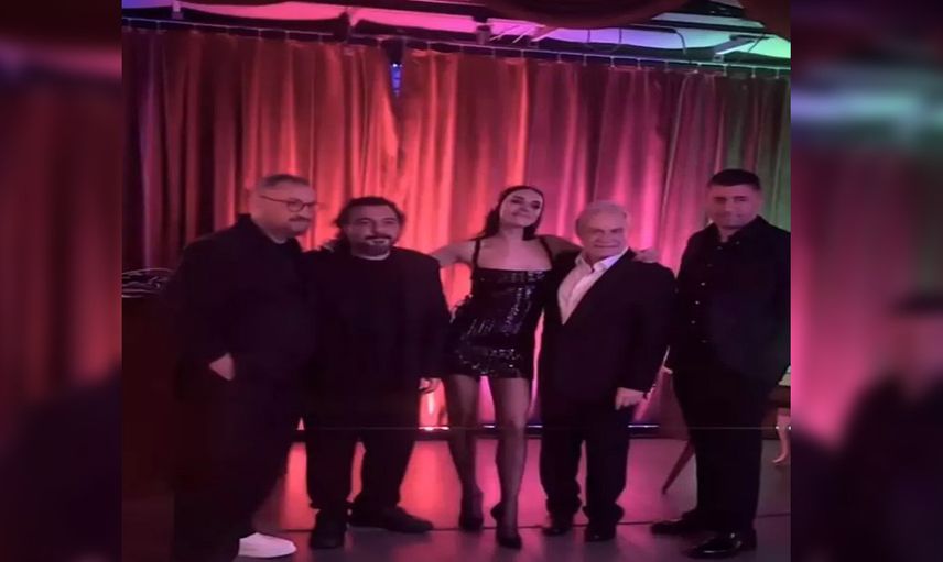 Cansu Dere Şahsiyet dizisinin galasında süper mini elbisesiyle olay yarattı!