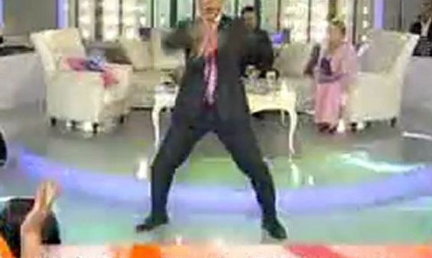 Reyting Uğruna Televizyonda Her Türlü Rezilliği Yapan Ünlüler