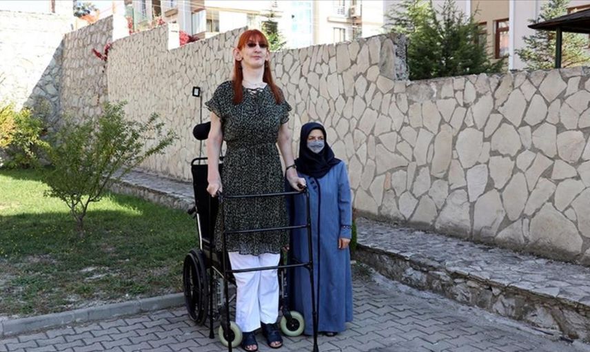 Dünyanın en uzun kadını Rümeysa 3. kez rekorlar kitabına girdi!