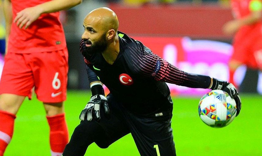 Fenerbahçe Transferde Eski Galatasaraylı Sinan Bolat'ı Gözüne Kestirdi!