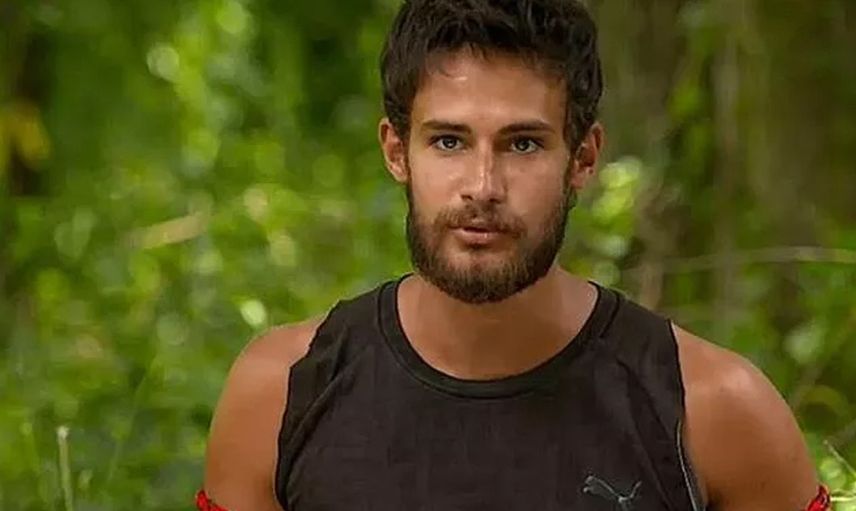 Survivor Batuhan, kız arkadaşıyla yatak odasından poz verdi takipçileri deliye döndü