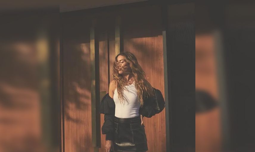 Güzel anne Sinem Kobal'ın süper minili pozlarına yorum yağdı!
