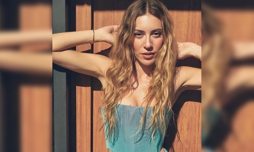 Güzel anne Sinem Kobal'ın süper minili pozlarına yorum yağdı!