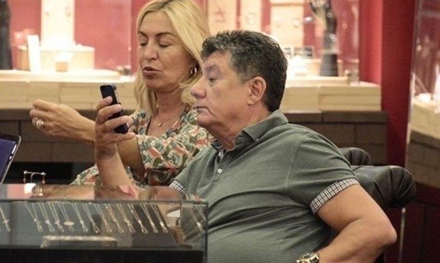 Ünlü oyuncunun genç karısının kendisinden daha ünlü olduğunu ortaya çıkaran fotoğrafları