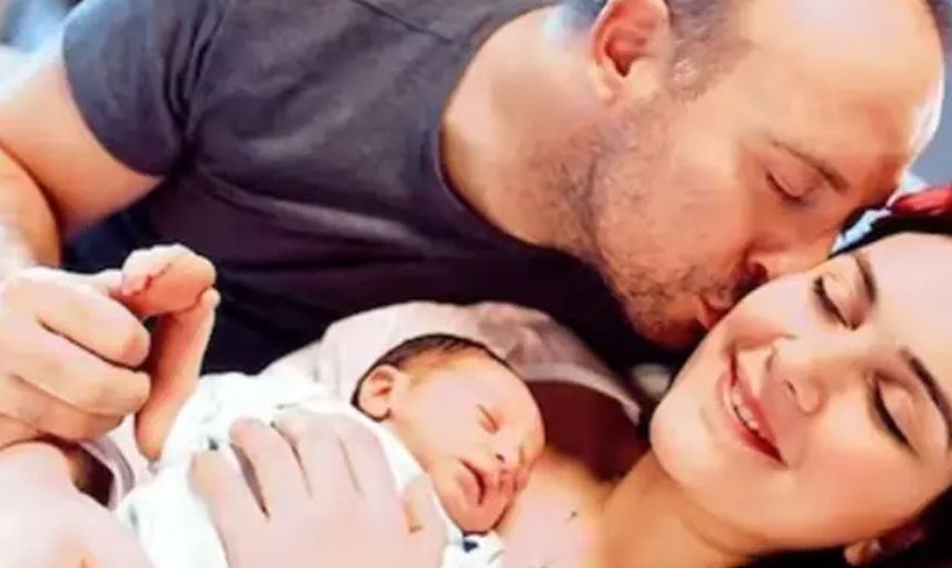 Bergüzar Korel'den duygulandıran paylaşım: Oğlu Ali boyunu geçti!