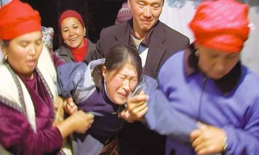 Zorla kaçırılır