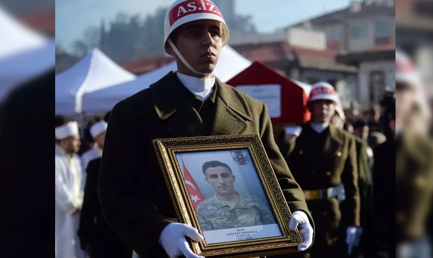 Türkiye'nin şehitlerine ağlıyor: Son yolculuklarına uğurlandılar