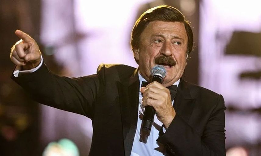 Parkta yattığım günlerim oldu diyen ünlü şarkıcı Selami Şahin hayatının film olacağının müjdesini sevenlerine verdi