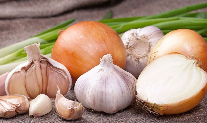 Soğana karanfil batırmak ne işe yarar? Soğana karanfil batırıp başucunuzda bekletmek o hastalığın doğal ilacı
