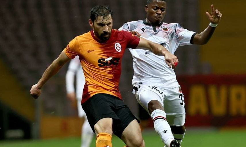 ŞENER ÖZBAYRAKLI