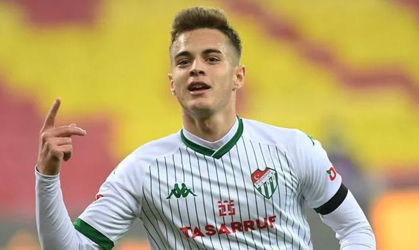 TRANSFERİNDE İMZALAR KALDI!