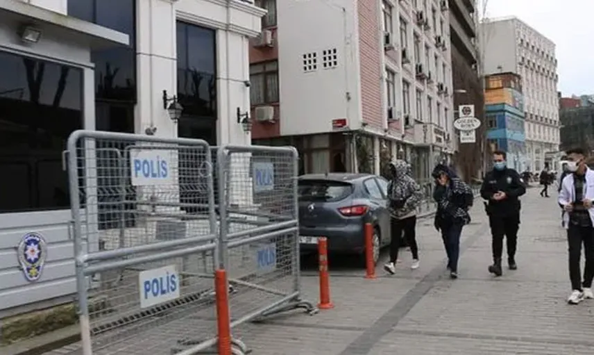 Dilenciler İle Genç Adam Arasında Taciz Krizi!