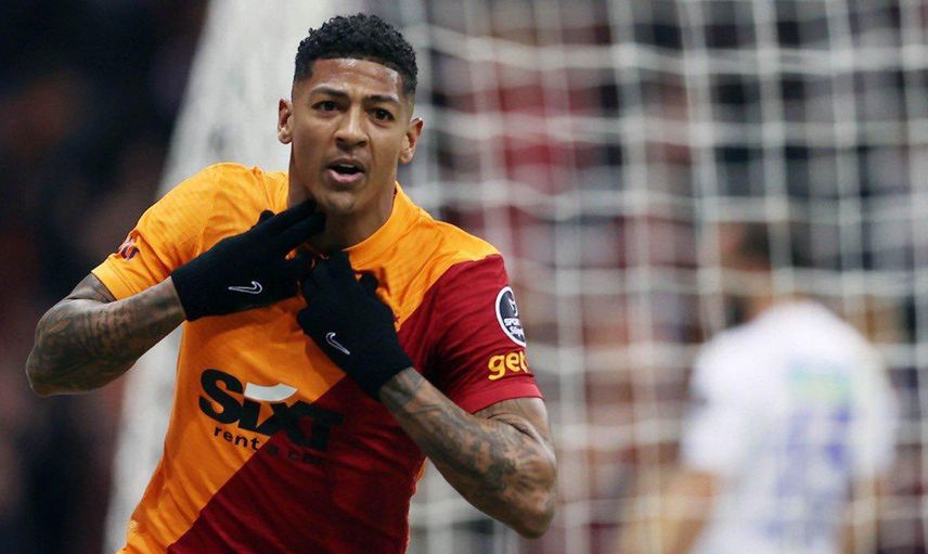 Galatasaray'ın yıldız isimlerinden Patrick Van Aanholt'un Fatih Terim'in görevden ayrılması hakkında söylediği sözler büyük ses getirdi