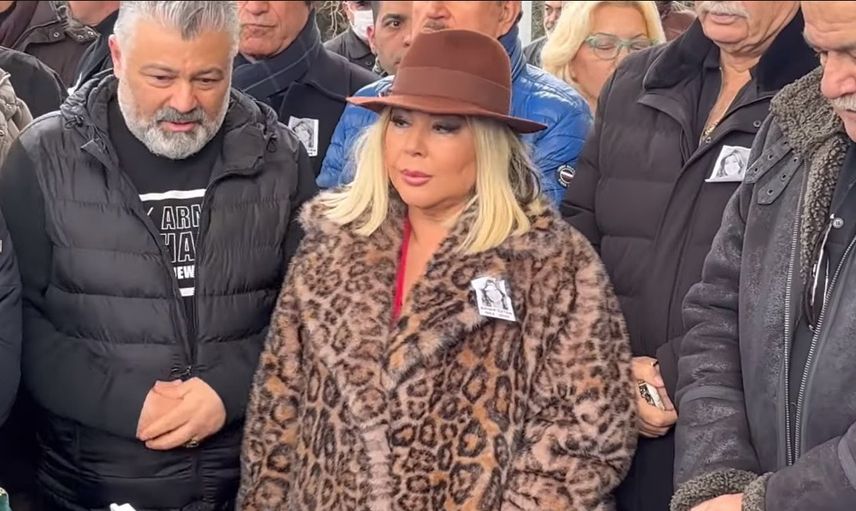 Safiye Soyman'ın cenaze kombini tepki çekti! ''Podyuma mı çıkıyorsun?''