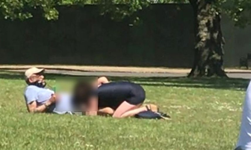Parkta uygunsuz halde yakalanan çiftler