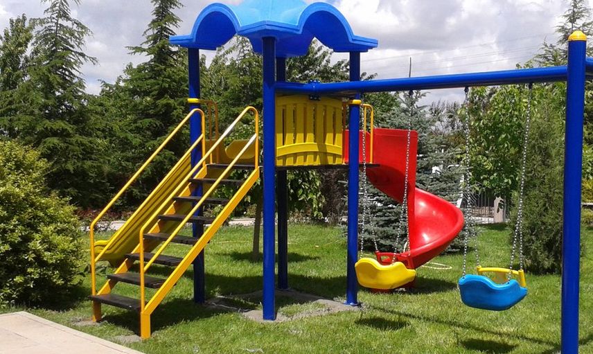 Çocuk parkında mide bulandıran olay! Sarıklı adam mastürbasyon yaptı