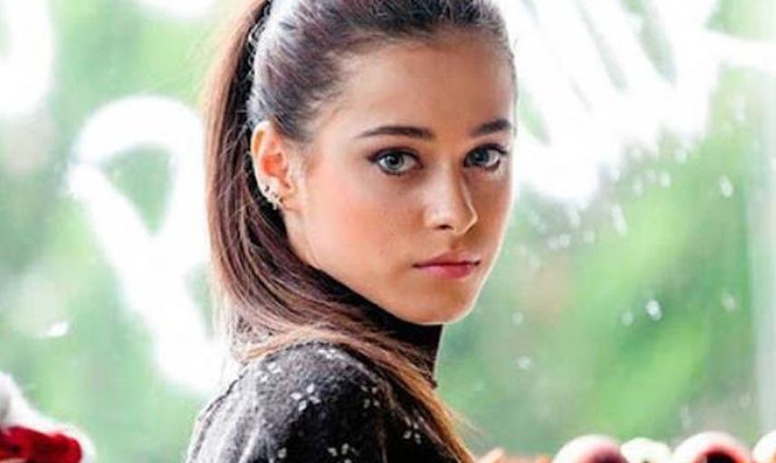 Oyuncu Fatma Büşra Ayaydın tesettüre nasıl girdiğini anlattı