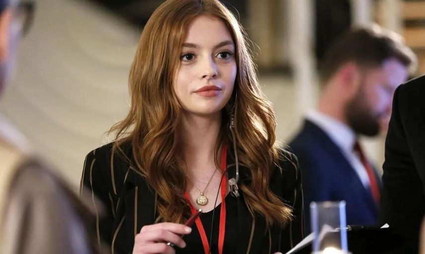 Melis Sezen'in Derin Yırtmaçlı Peri Elbisesi İle Beğenileri Topladı