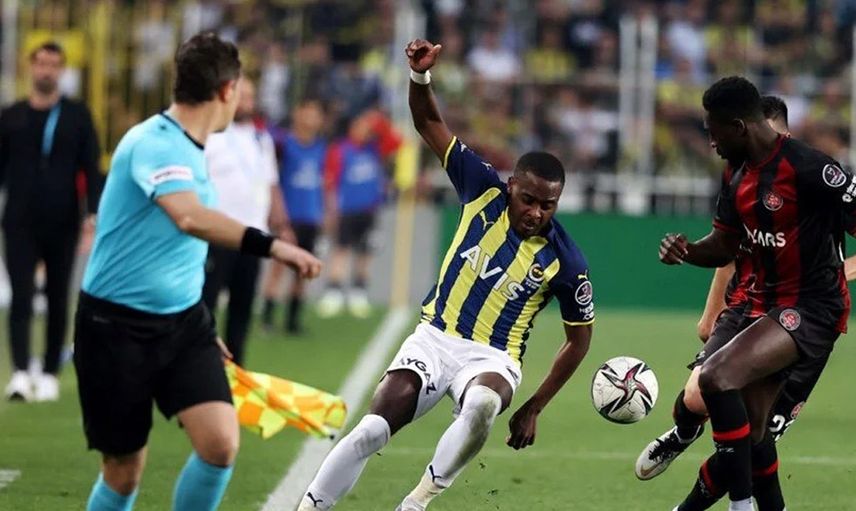 Erman Toroğlu Fenerbahçe - Fatih Karagümrük maçında futbolcuların oynadığı oyuna isyan etti!