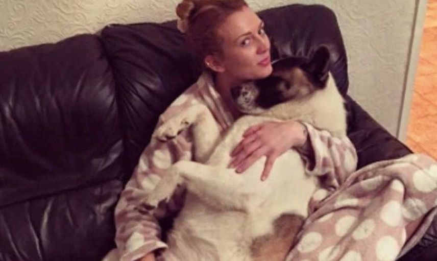 Köpekleri hamile kadının karnına bakıp havlamaya Başladı! Hastaneye gidince gerçeği öğrendiler