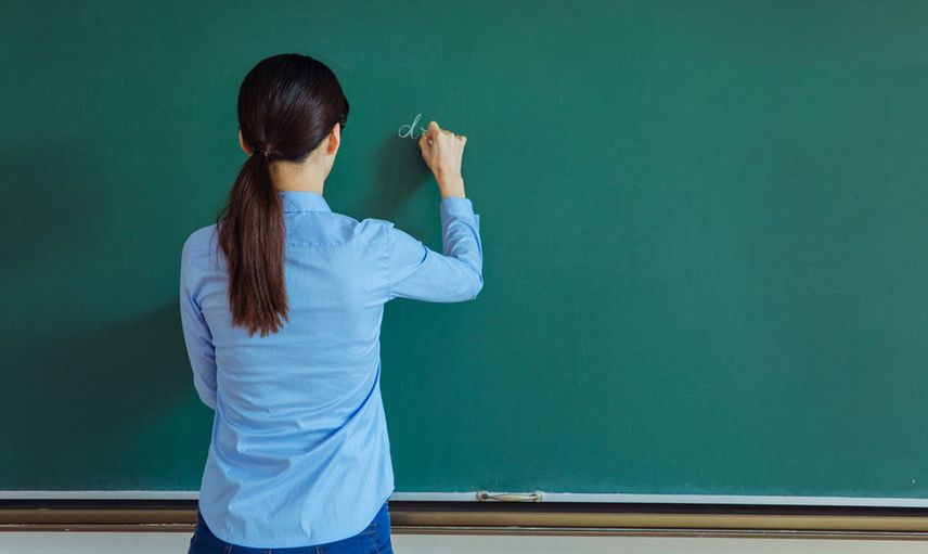 ABD'de bir öğretmen iki öğrencisiyle ilişkiye girdiği için tutuklandı