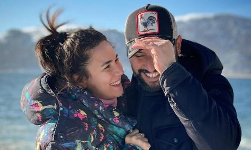 Buse Varol'la boşanmanın eşiğinden kıl payı dönen ünlü şarkıcı Alişan eşinin doğum gününü büyük aşkla kutladı
