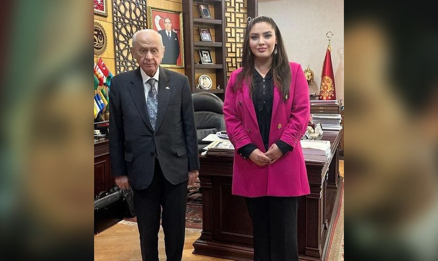 Seksenler dizisinin yıldız oyuncusu Özlem Baldız siyasete atıldı!