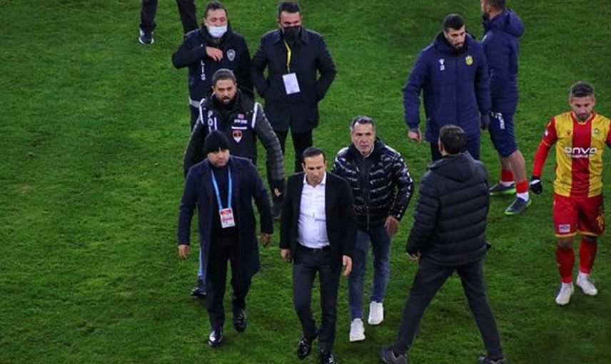 Yeni Malatyaspor - Kayserispor Maçından Sonra Adil Gevrek Hüseyin Göçek'e Saldırdı!