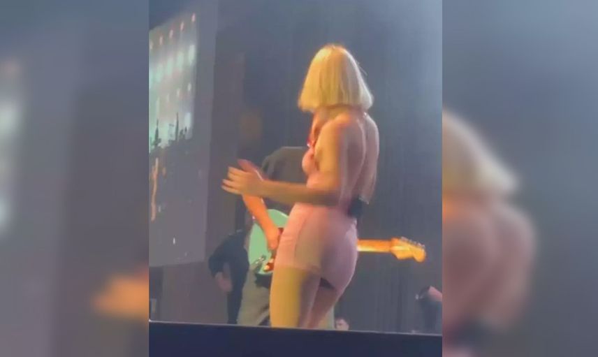 Sahnede mini elbisesiyle dans eden Aleyna Tilki'nin zor anları!