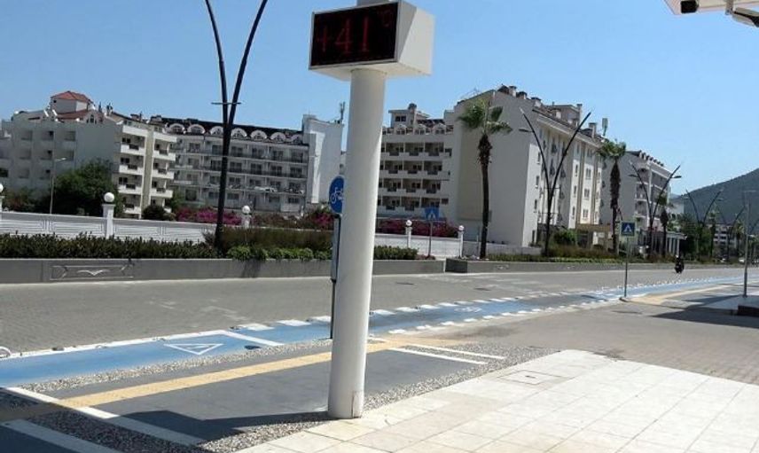 Marmaris'te Termometreler 41 Dereceyi Gösterdi: Plajlara Akın Ettiler
