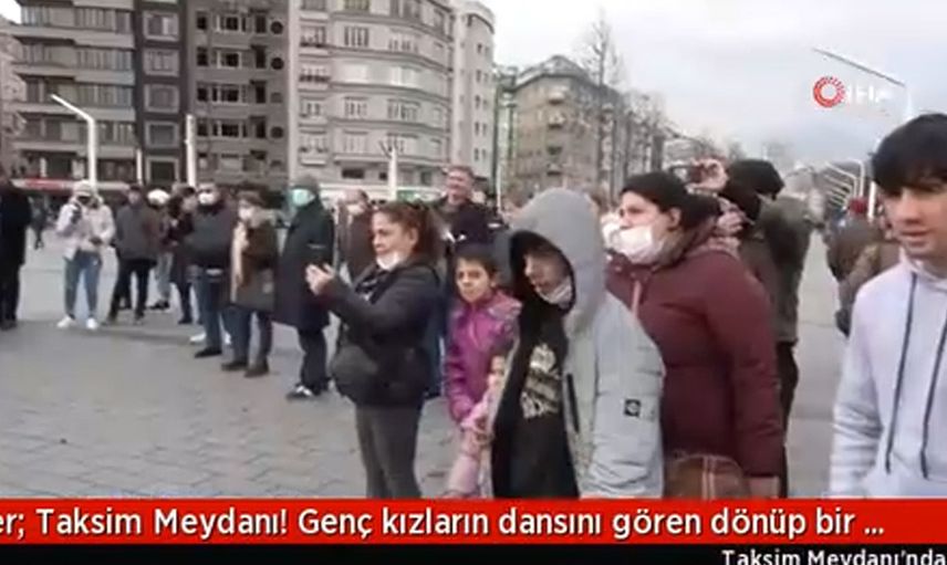 Genç Kızlar Taksimde Dans Şov Yaptı! Bakan Bir Daha Baktı