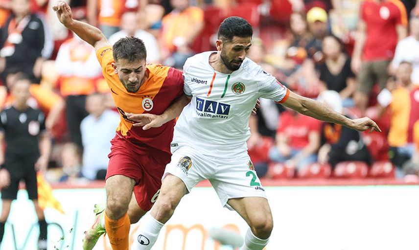 Galatasaraylı Fernando Muslera, Alanyaspor Maçının Ardından Serkan Kırıntılı'nın Üzerine Yürüdü!