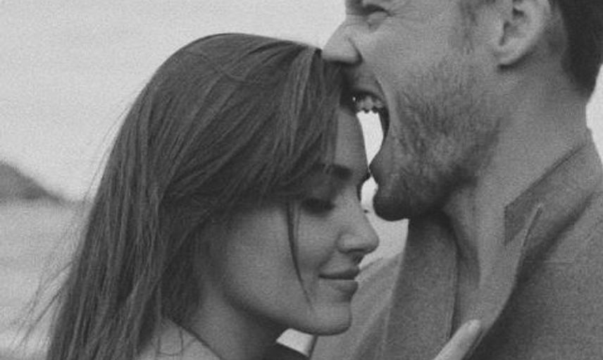 Hande Erçel'in Siyah Beyaz Paylaşımı Hayranlarından Tam Not Aldı