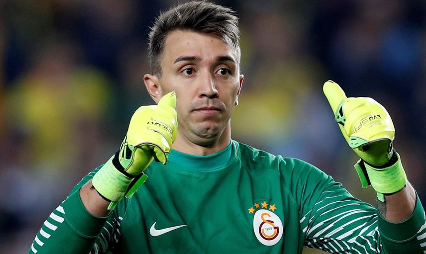 Galatasaraylı Fernando Muslera, Alanyaspor Maçının Ardından Serkan Kırıntılı'nın Üzerine Yürüdü!