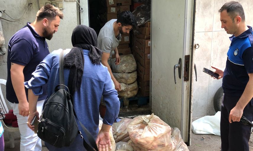 Et işleme tesisinde mide bulandıran görüntüler! Görenler bir daha et yiyemeyecek