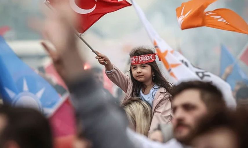 Türkiye sokaklara akın etti: Cumhurbaşkanı Erdoğan'ın seçim zaferi kutlanıyor